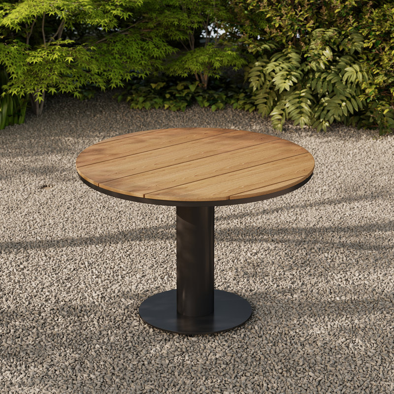 Round Outdoor Dinning Table