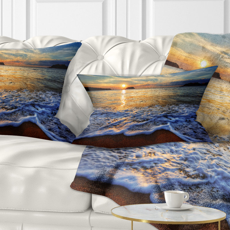 Coussin lombaire sandy beach avec vagues de pacifique