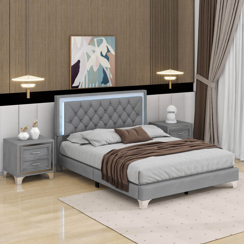 Ensemble de chambre à coucher 3 pièces, grand lit plateforme tapissier avec lumières DEL et deux tables de chevet