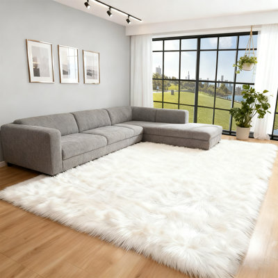 Tapis blanc moelleux en fausse peau de mouton