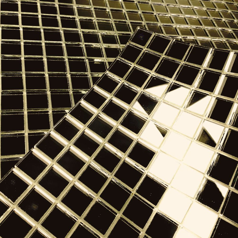 Carrelage mural décoratif de style mosaïque en verre pour mur de cuisine et de salle de bain à bord droit 1 po x 1 po Reflections Reflections