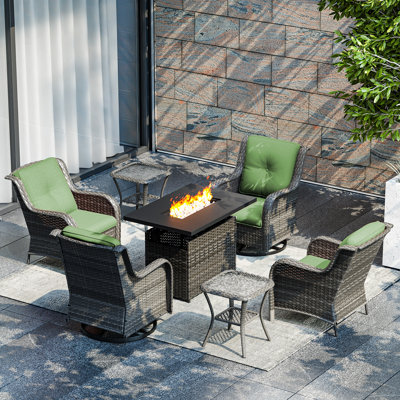 Ensemble de conversation pour 4 personnes avec foyer et coussins