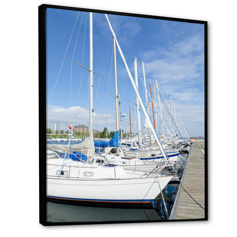 Voilier, photo IV sur toile, H 40 po x l 30 po x P 1,5 po, Cadre flottant noir