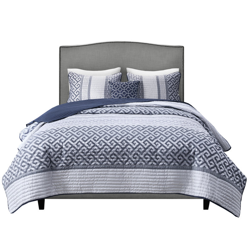 Navy King/ King Quilt . 4 Bedding With 100% Filling. 2 Matching Shams And 1 Decorative Pillow. Wrinkle- - King. 4 Piece Luxury Easy To Care For