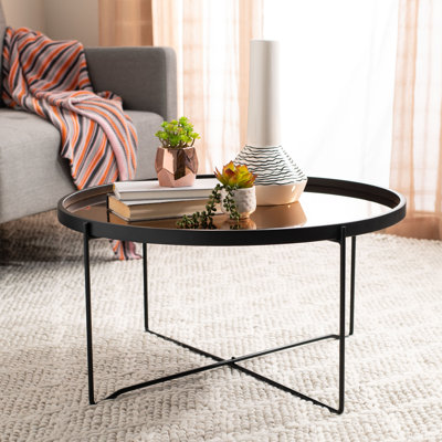 Table basse à pieds croisés
