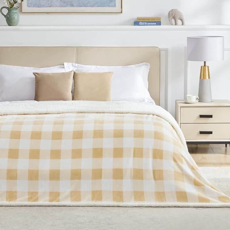 Jeté de lit Sherpa Buffalo Plaid, Beige, L 70 po x l 60 po
