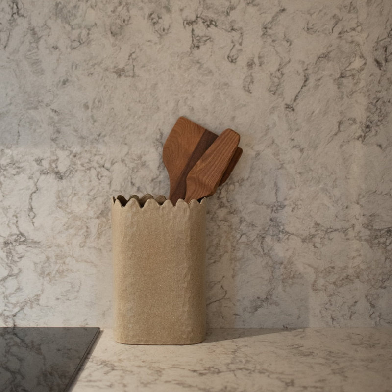 Vase fleuri beige