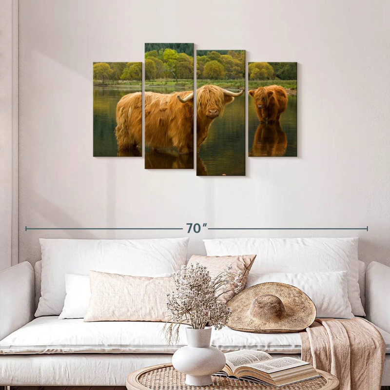 Bathing Highland Cow, H 27 po x l 43 po