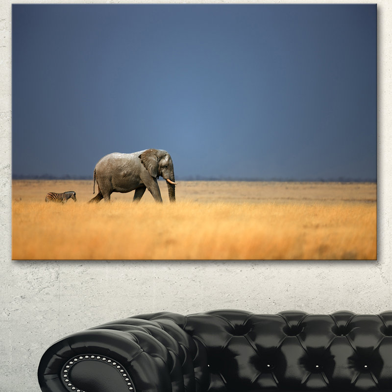 «Elephant and Zebra Walking in Bush», reproduction de photo sur toile tendue, H 16 po x l 32 po x P 1 po