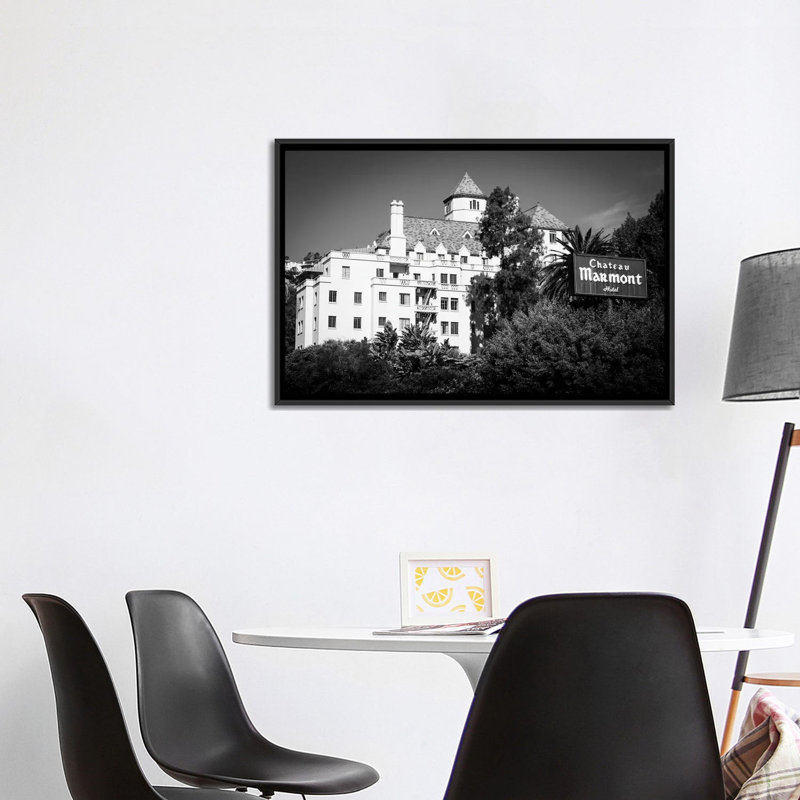 Chateau Marmont Noir - reproduction d'art murale encadrée, H 26 po x l 40 po, Noir, Reproduction encadrée sans passe-partout