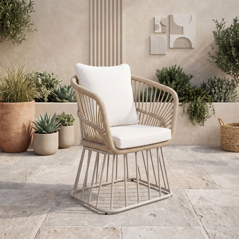 Chaise de patio d'extérieur en osier avec siège rembourré, dossier haut et structure en acier