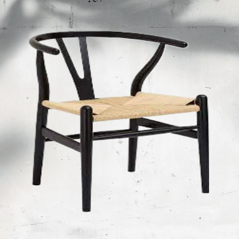 Chaise avec accoudoirs en bois massif