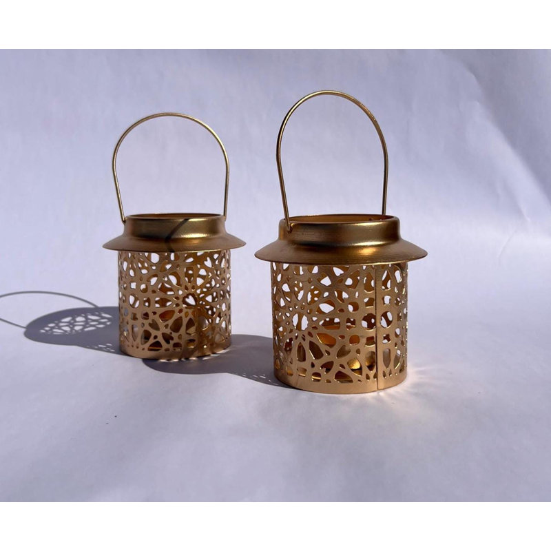 Ensemble de lanternes en fer