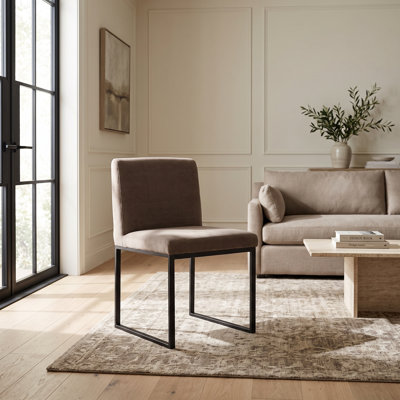 Chaise de salle à manger Frozen, velours taupe, structure en métal noir mat