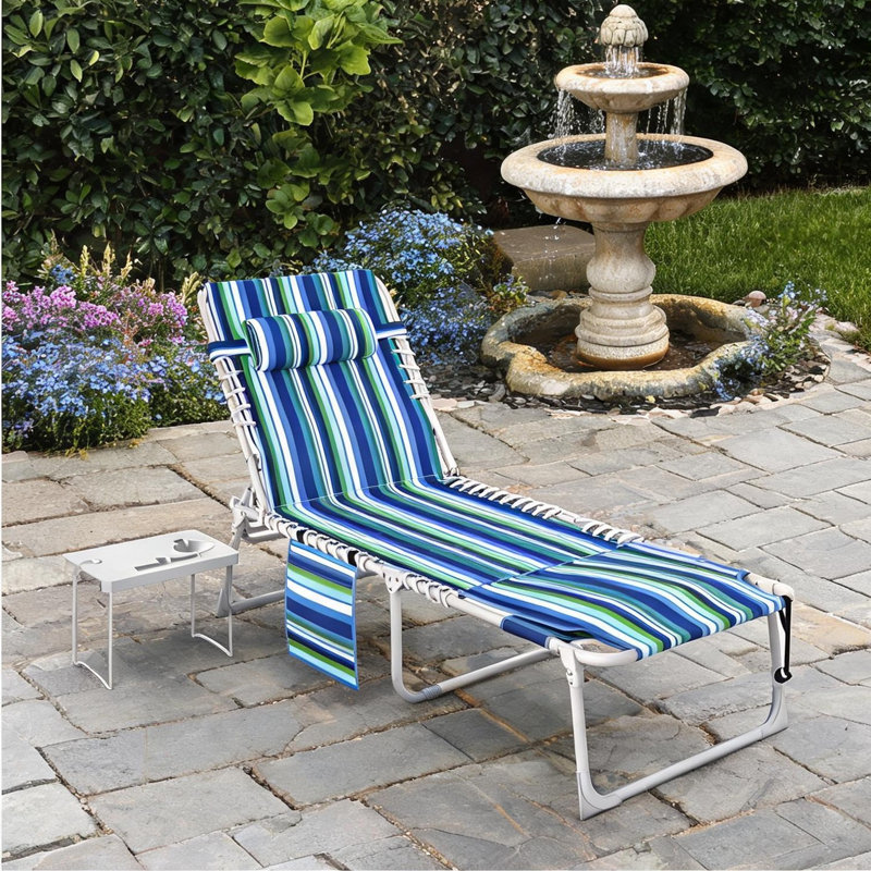 Chaises longues en acier à rayures bleues