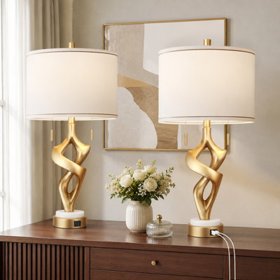 Ensemble de 2 lampes de table dorées de 66 cm (26 po) pour salon, avec socle en marbre, port de chargement, corps en résine rustique et interrupteur à tirette ; lampes de chevet modernes pour chambre à coucher, 4 ampoules incluses