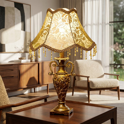 Lampe de table rétro vintage avec abat-jour en dentelle à pampille perlée, lampe de chevet ornée d'une base en résine en relief, lampe décorative traditionnelle à interrupteur en ligne pour le vestibule du salon de la chambre à coucher