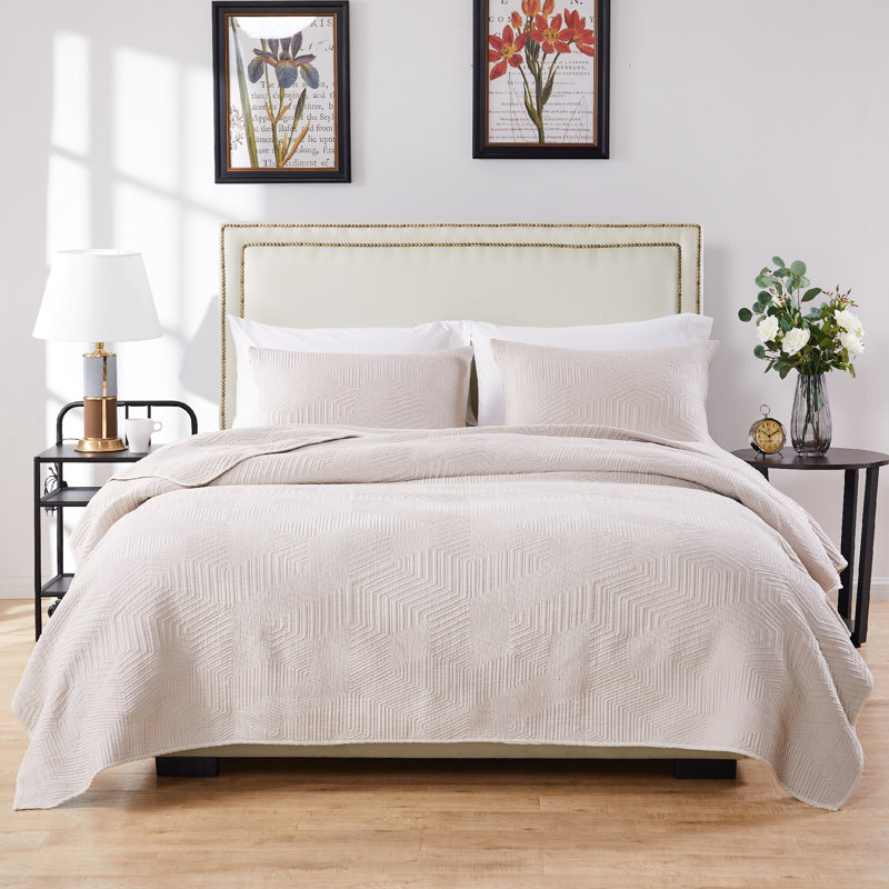 Parker Modern Quilt Set, Queen Quilt + 2 Standard Shams, Linen