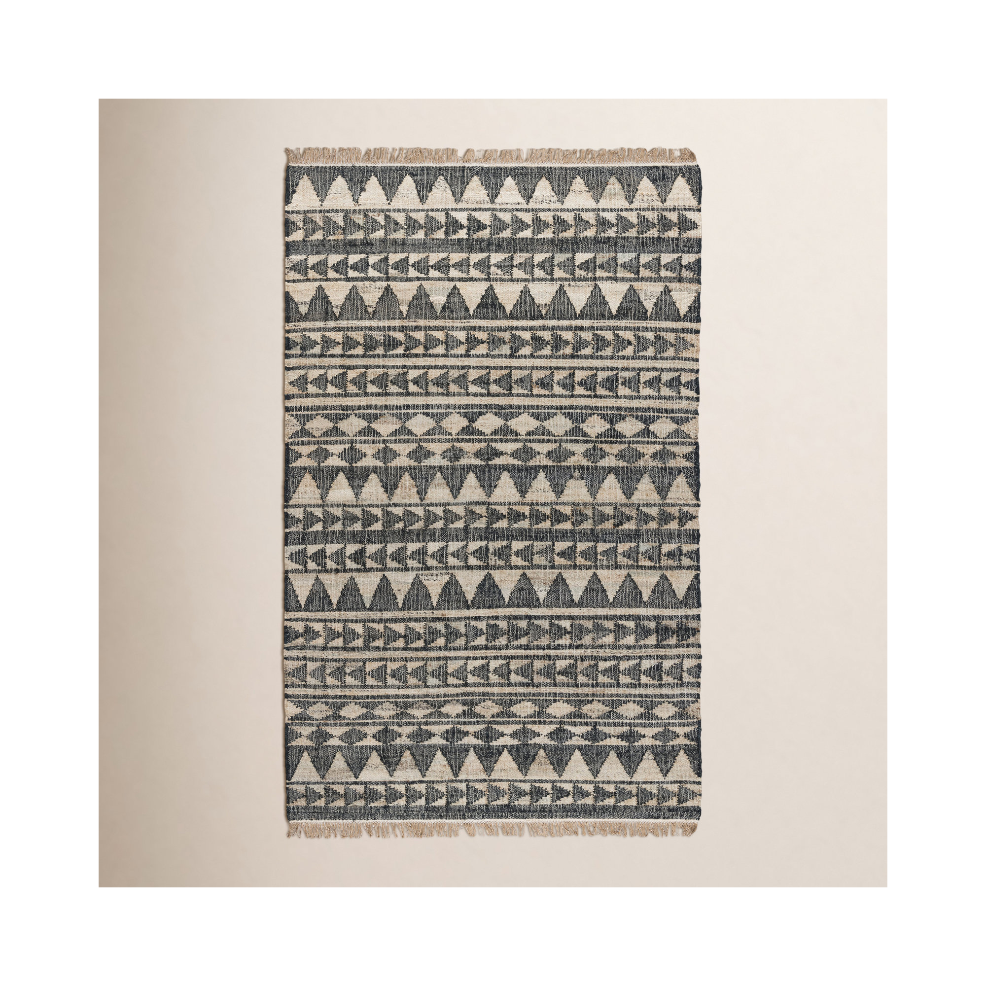 Camille Handmade Black/Beige Rug, Rectangle 2' x 3'