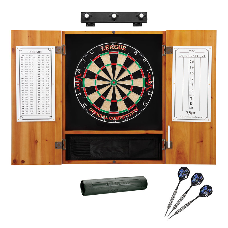 Jeu de fléchettes en sisal Viper, armoire en chêne Metropolitan, lumières de jeu de fléchettes Shadow Buster et tapis de jeu de fléchettes rembourré