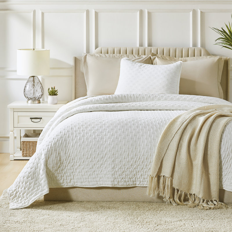 Polyester Quilt Set, King Quilt + 2 Pillowcases, White