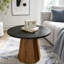 Table basse ronde robuste en bois avec pied central et motif d'arbre