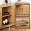 Buffet cannelé avec tablettes réglables et armoires de rangement géométriques
