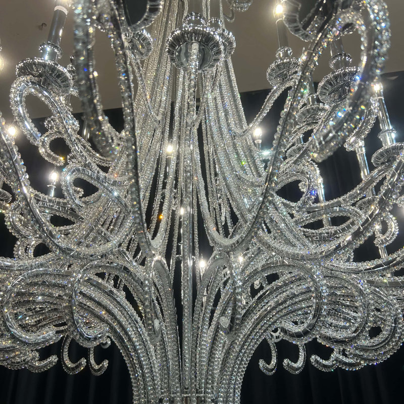 Lustre de luxe dramatique en cristal d'inspiration pieuvre avec accoudoirs perlés en cascade