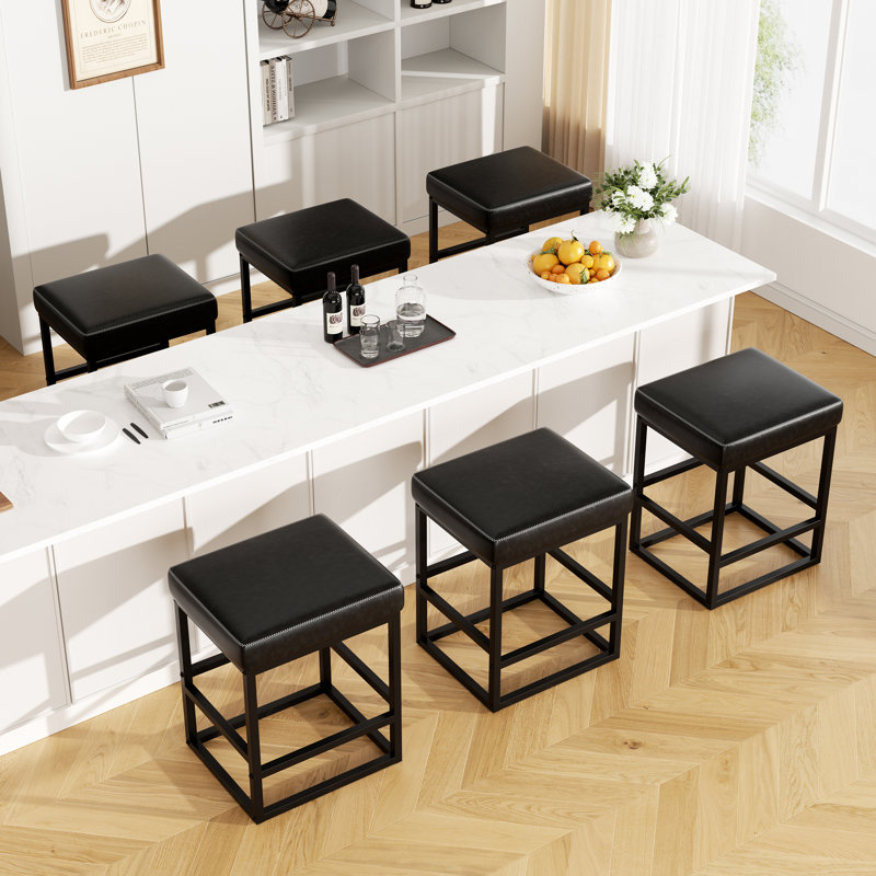 Modern Edge, Cozy Feel: tabourets de bar rembourrés en similicuir pour chaque maison, Noir