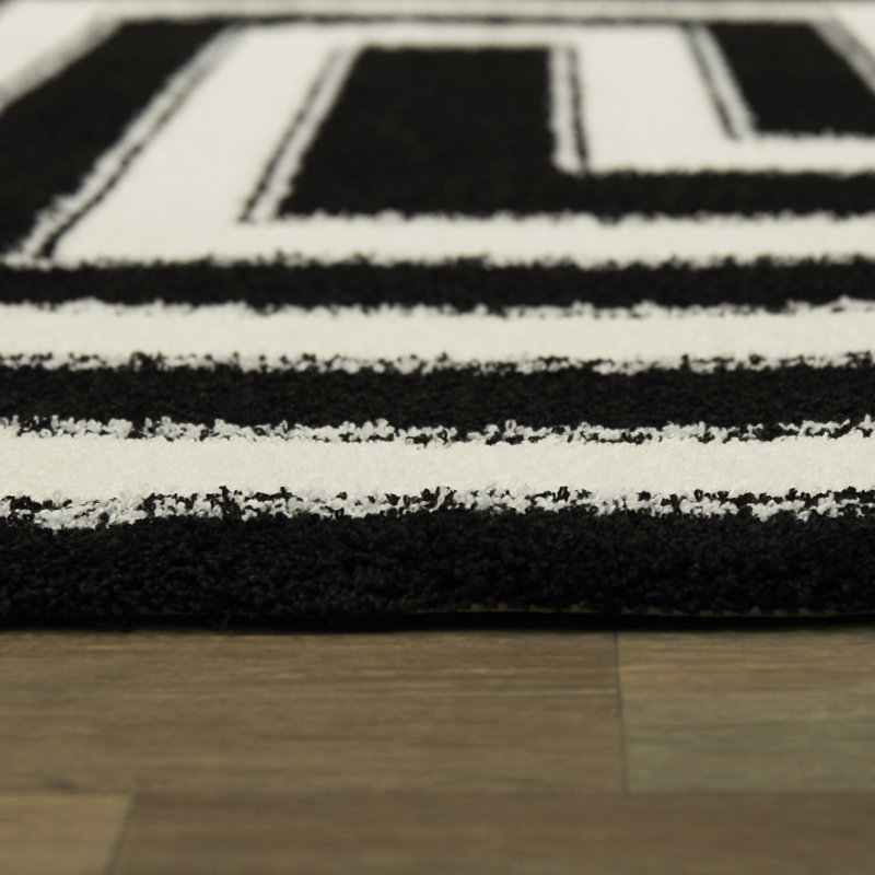 Tapis blanc / noir à motif géométrique Wilk, Rectangle 5 pi 3 po x 7 pi