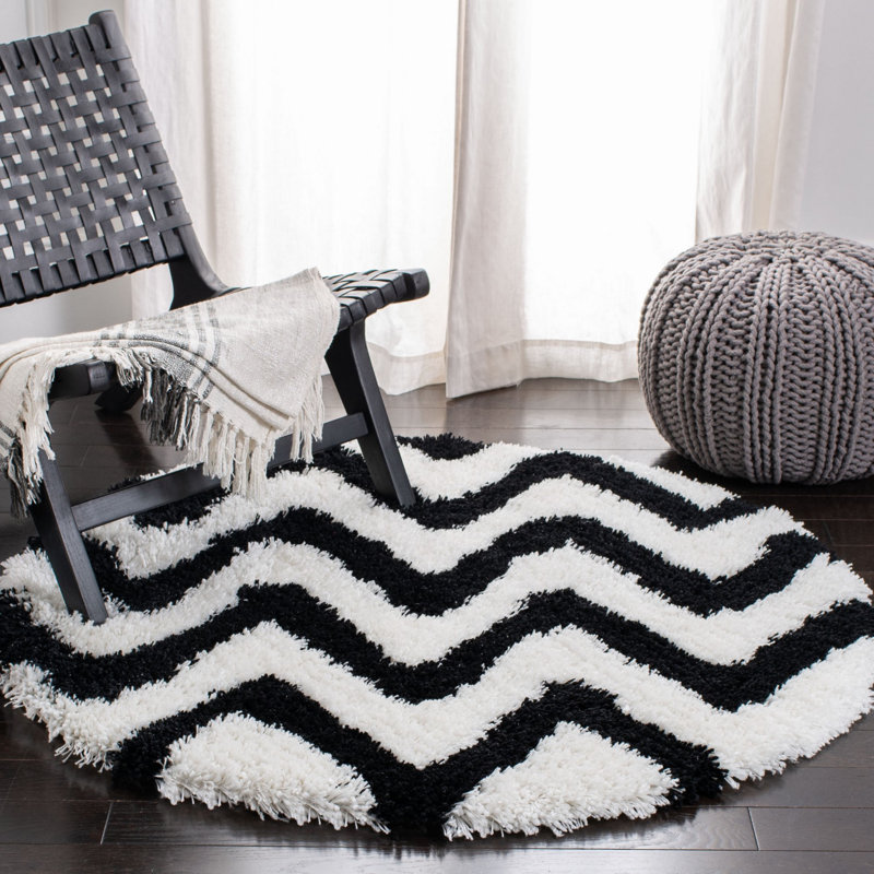 Delane Handmade Shag Black/White Area Rug, Round 4'