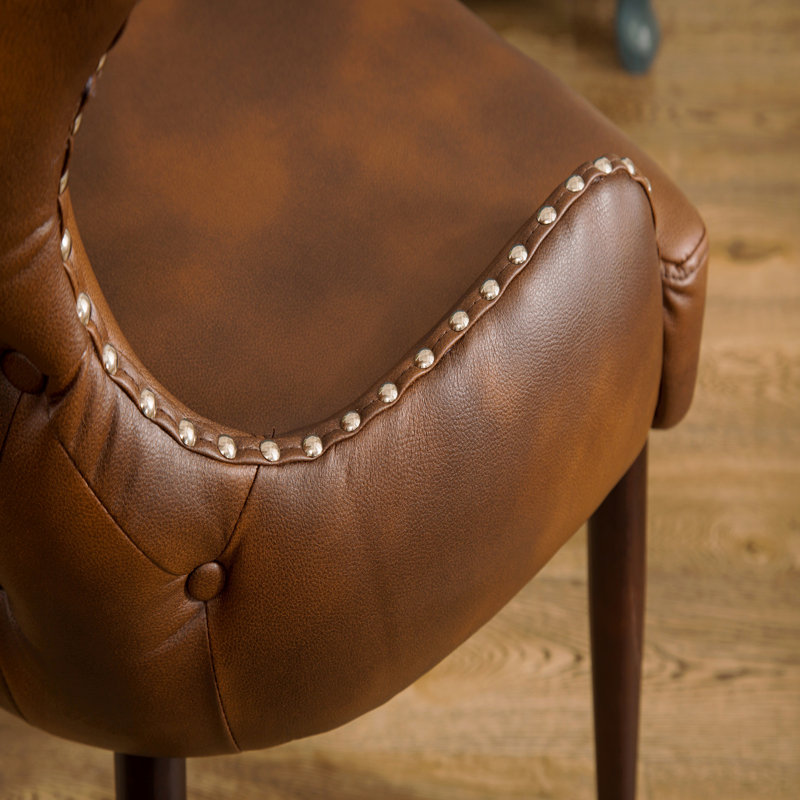 Fauteuil demi-tonneau capitonné à dossier capitonné