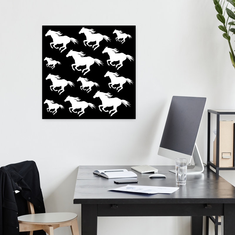 Art contemporain au galop, cheval contemporain blanc au galop
