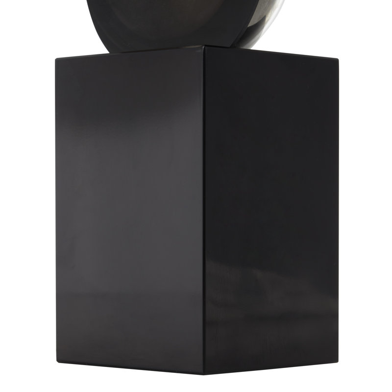 Sculpture bretonne empilée en argent avec base noire