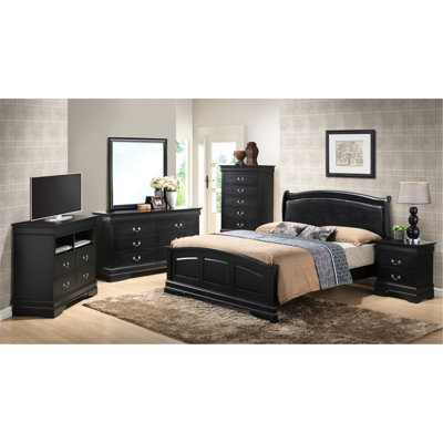 Lit double noir avec style élégant. H 44 po x l 59 po x P 84 po. Convient à plusieurs chambres à coucher. Assemblage traditionnel requis. Rehausse le charme.