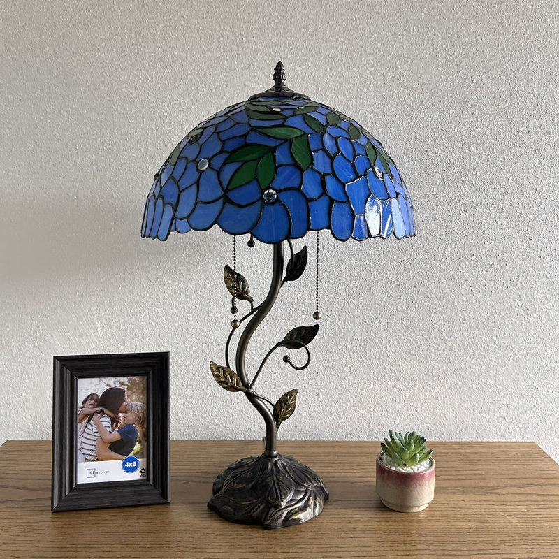 Lampe de table Meryem Tiffany avec vitrail bleu et feuilles vertes incluses Ampoules DEL H 24 po x l 14 po x P 14 po