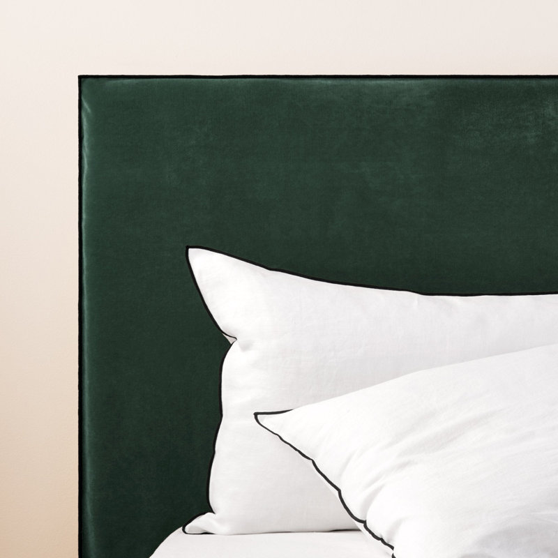 Dario Slipcover, 130cm H x 153cm W, Vert Moyen Et Passepoil Noir