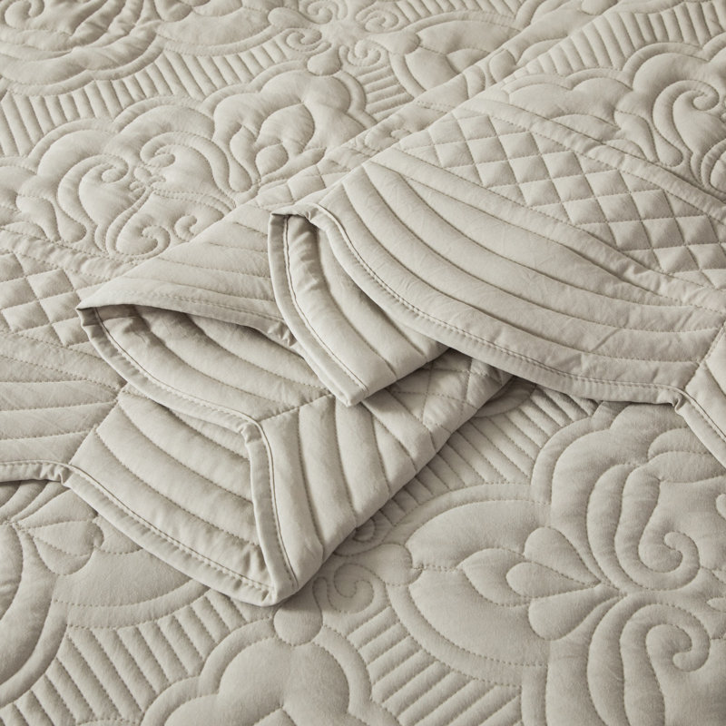 Washed Embroidered Microfiber Damask Medallion Quilt Set Lightweight Traditional Bedspread Set | OEKO-TEX Certified, Cal King
