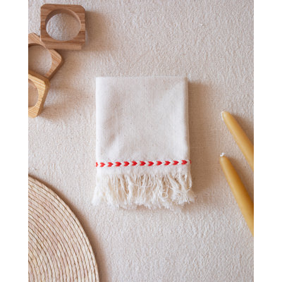Serviette rouge tressée