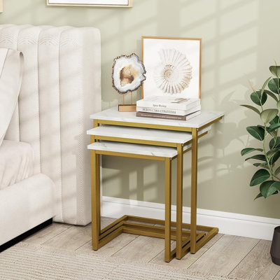 Ensemble de 3 tables basses, tables carrées empilables avec plateau en faux marbre et structure en métal robuste, tables d'appoint en forme de C pour petits espaces
