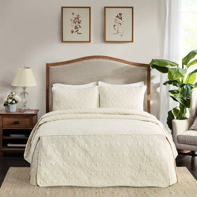 Ensemble de 3 couvre-lits crème Coin fendu plissé. Microfibre. Remplir. . Literie captivante très lavable à la machine. Entretien facile pour la chambre à coucher