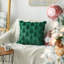 Ensemble de housses de coussin vert sapin de Noël, ensemble de 2 coussins en jacquard en fausse fourrure de 18 po x 18 po pour l'hiver-121330363