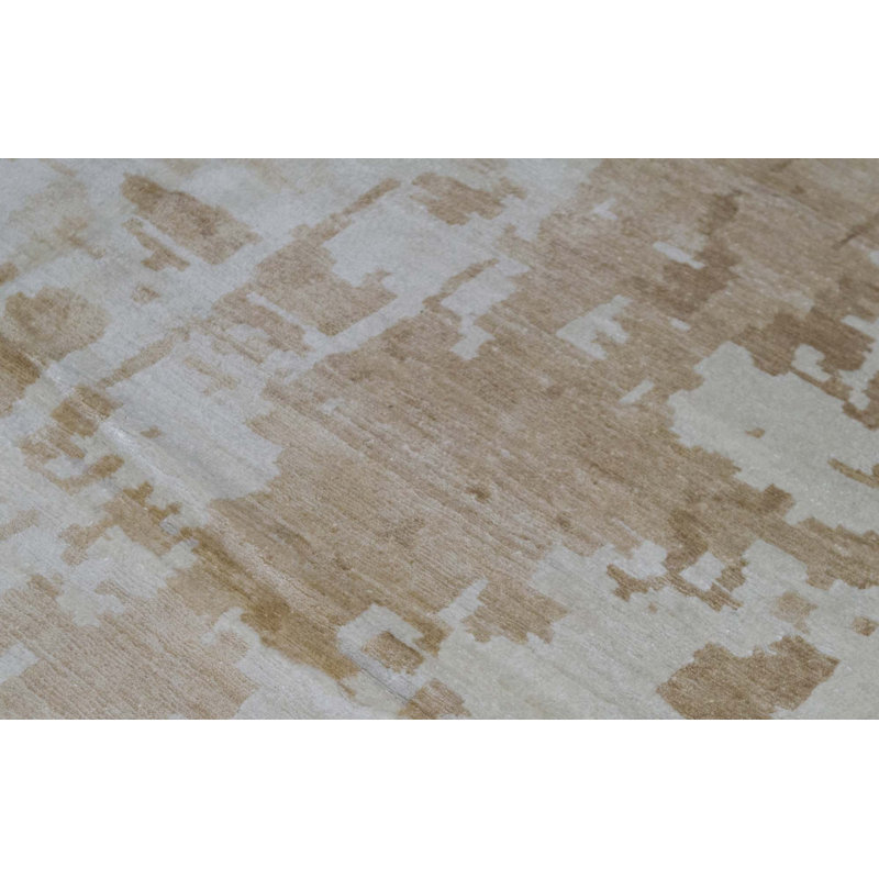 Area Rug in White/Rust
