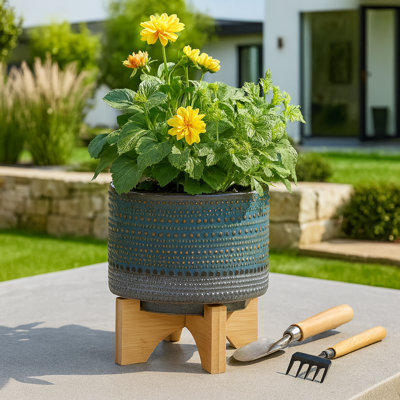 Elegant Outdoor Planter on Bamboo Stand for Living Room or Patio Styling - Modern Flower Pot Tabletop Accent for Indoor Home Decor or Office - Green