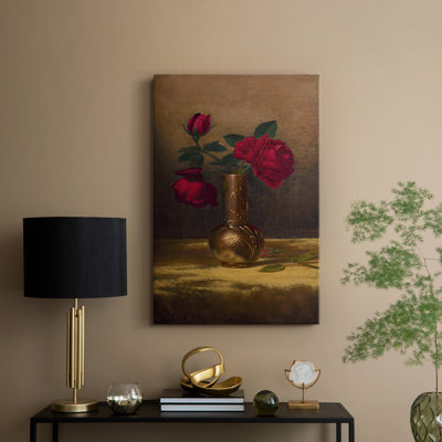 Roses rouges dans un vase japonais sur toile de velours doré - toile tendue par Martin Johnson Heade