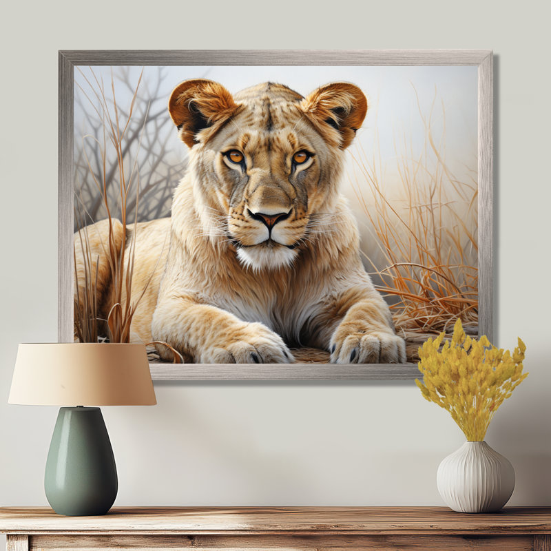 Lionne d'Afrique, puissance I - art mural africain pour le salon, Cadre simple argenté, H 24 po x l 32 po x P 1 po