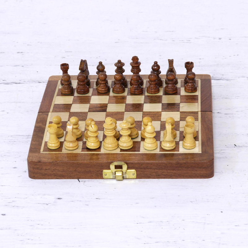 Mini jeu d'échecs fait à la main en bois passe-temps royal
