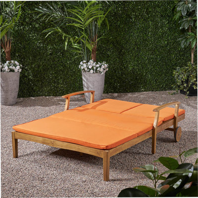 Double chaise longue de patio avec coussin