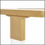 Table d'appoint dorée avec pieds en acrylique et plateau en verre trempé, parfaite pour les espaces de vie modernes et élégants