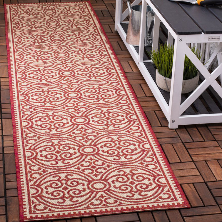 Gilmore Geometric Hand Hooked Indoor / Outdoor Area Rug